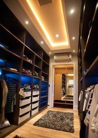 Большая открытая гардеробная комната с комбинированным наполнением Тверь